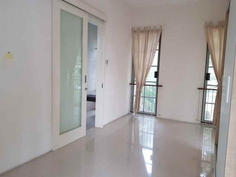 dijual rumah pakuwon indah