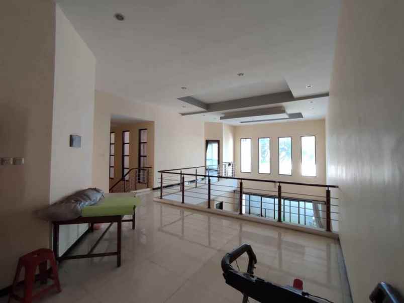 dijual rumah pbi araya