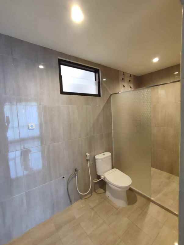 dijual rumah pbi araya