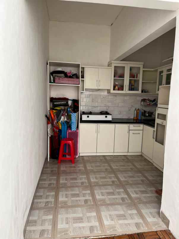 dijual rumah perum blossom