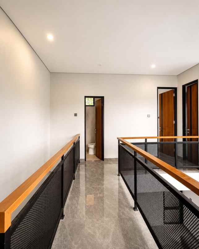 dijual rumah perumahan buana regency