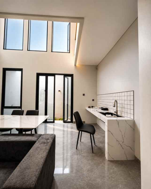 dijual rumah perumahan buana regency