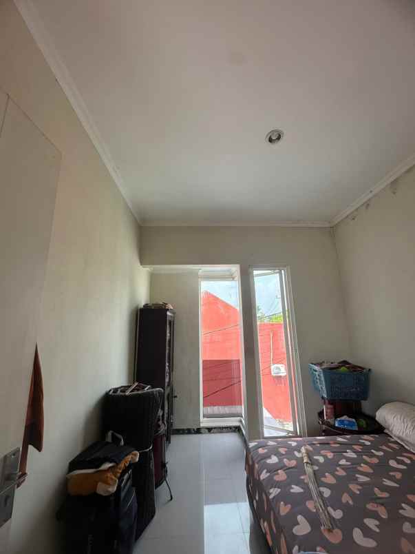 dijual rumah perumahan de naila