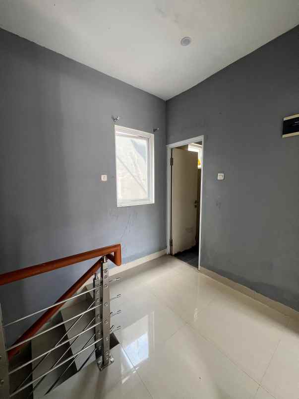 dijual rumah perumahan grand west