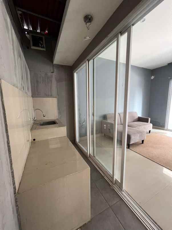 dijual rumah perumahan grand west