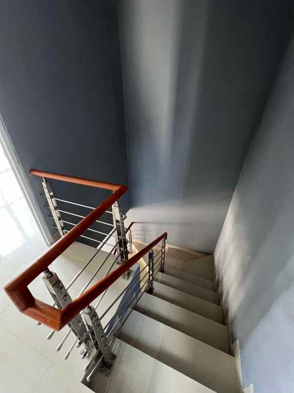 dijual rumah perumahan grand west