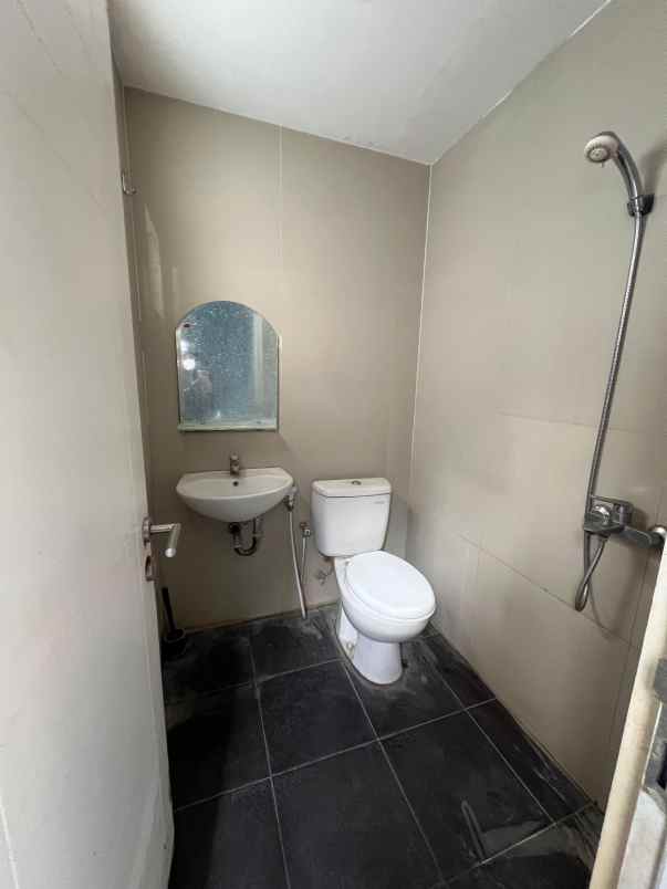 dijual rumah perumahan grand west