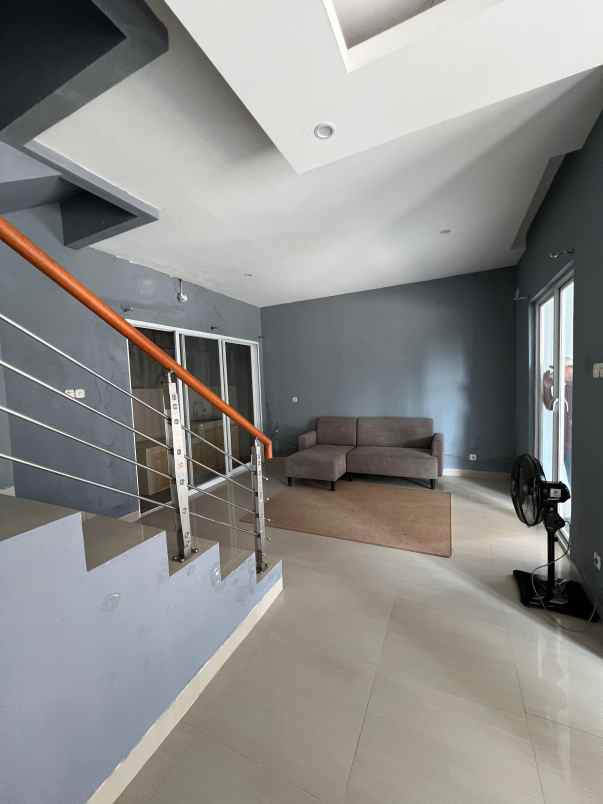 dijual rumah perumahan grand west