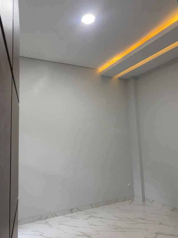 dijual rumah pokoh
