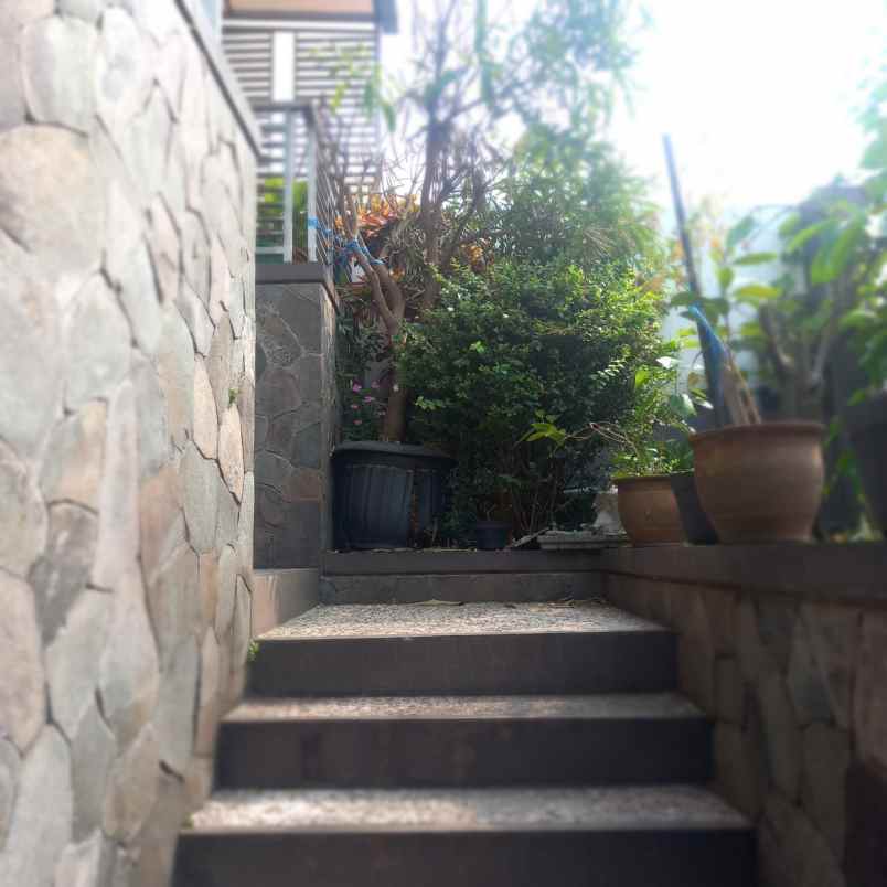 dijual rumah puri syailendra setrasari