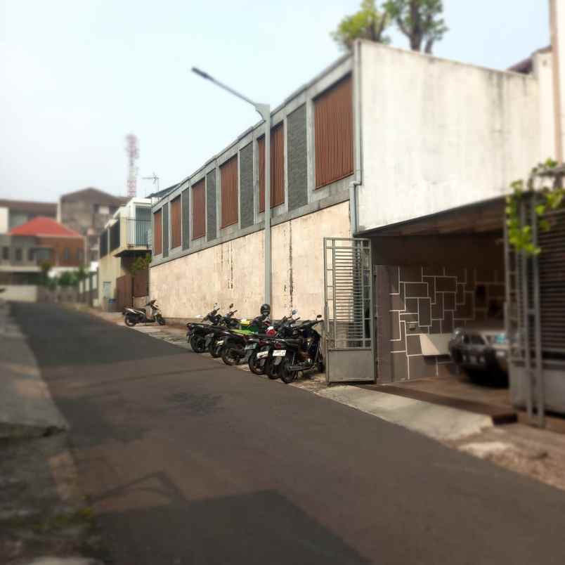 dijual rumah puri syailendra setrasari