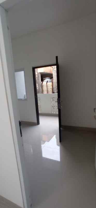 dijual rumah rawabelong