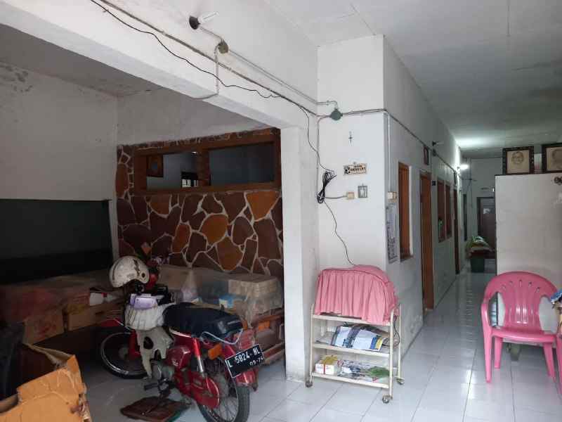 dijual rumah raya darmo