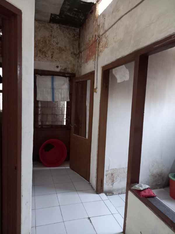 dijual rumah raya darmo