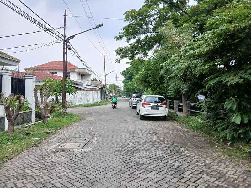 dijual rumah raya darmo harapan