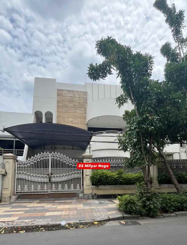 dijual rumah raya dharmahusada indah