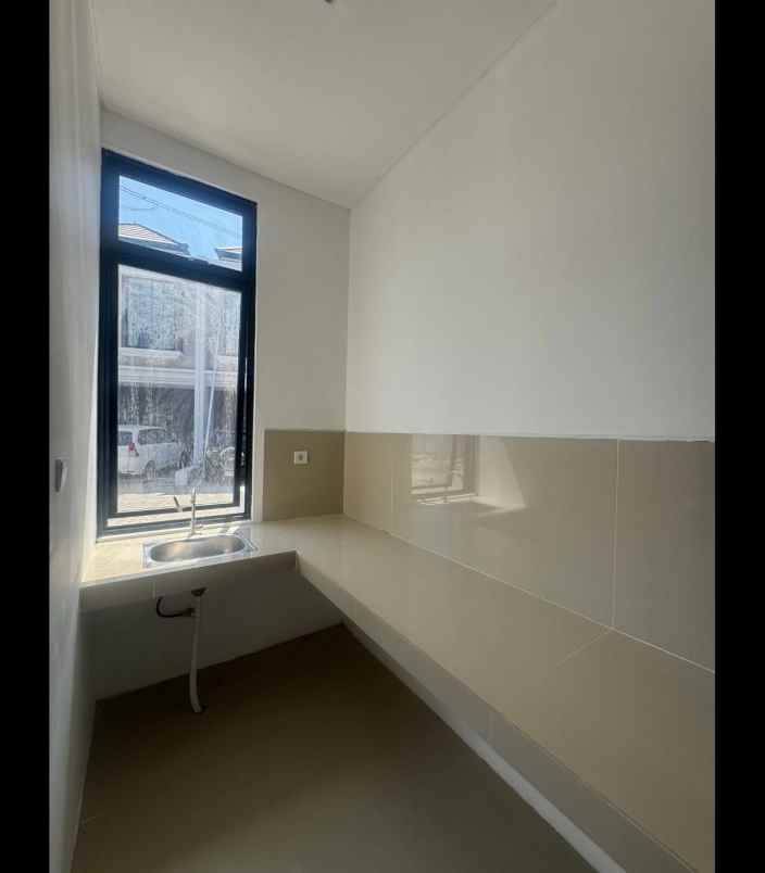 dijual rumah regency one east point