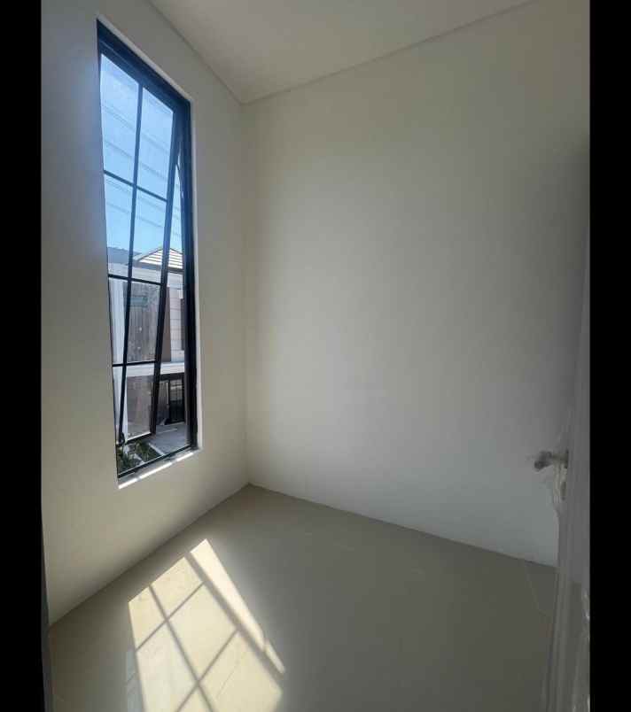 dijual rumah regency one east point