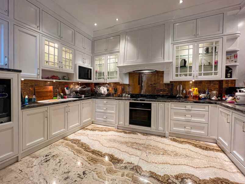 dijual rumah royal gading mansion