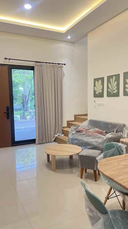 dijual rumah rungkut