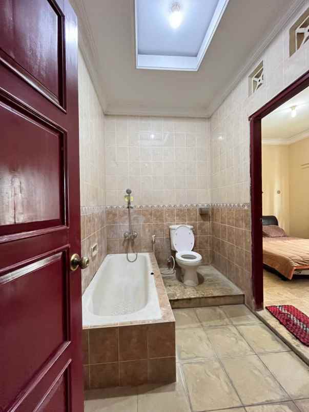 dijual rumah sanggrahan condongcatur