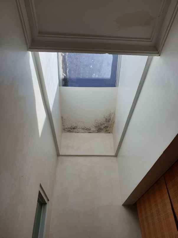 dijual rumah second di beji