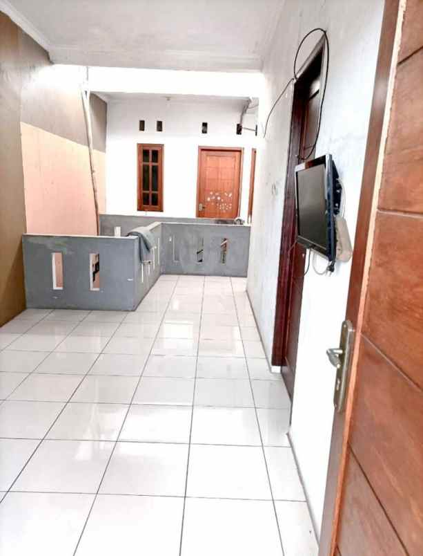 dijual rumah semper barat