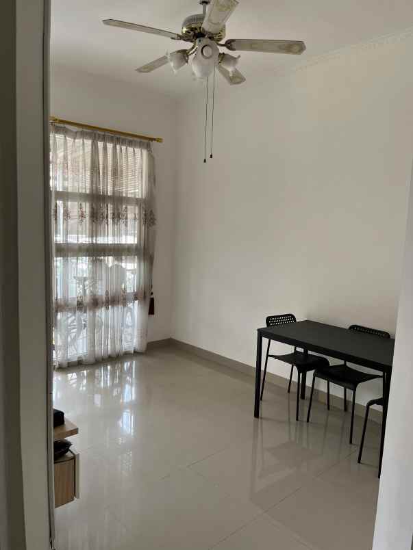 dijual rumah siap huni di blossom belakang kampus stan