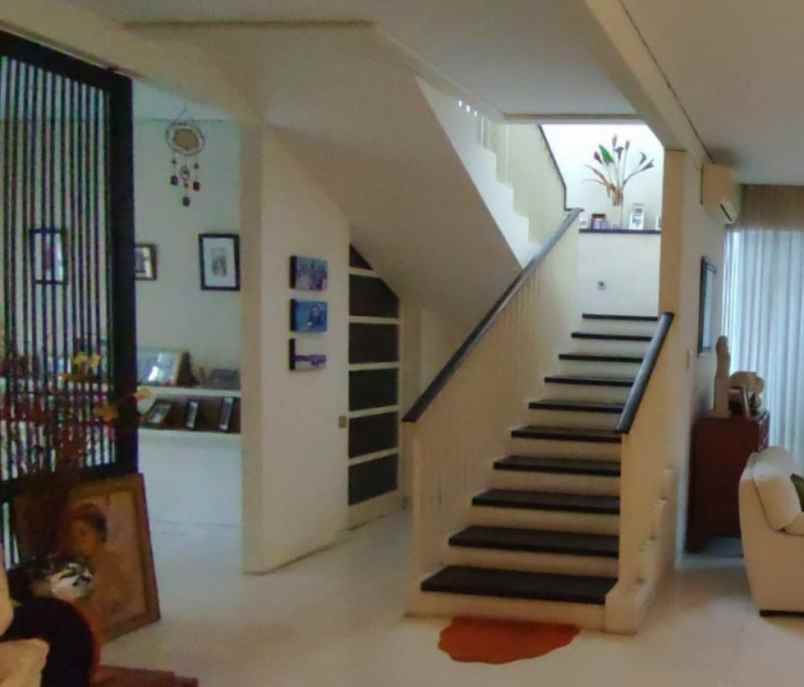 dijual rumah simpang darmo