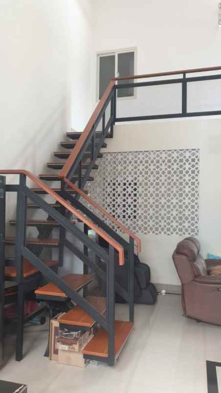 dijual rumah simpang darmo permai