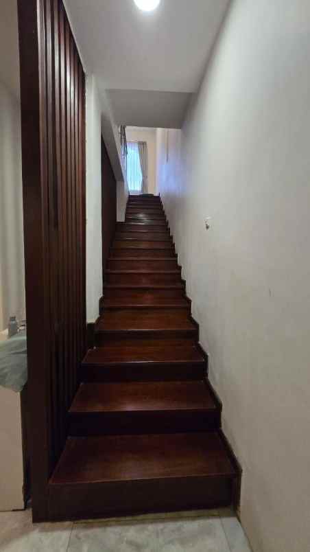 dijual rumah simpang darmo permai