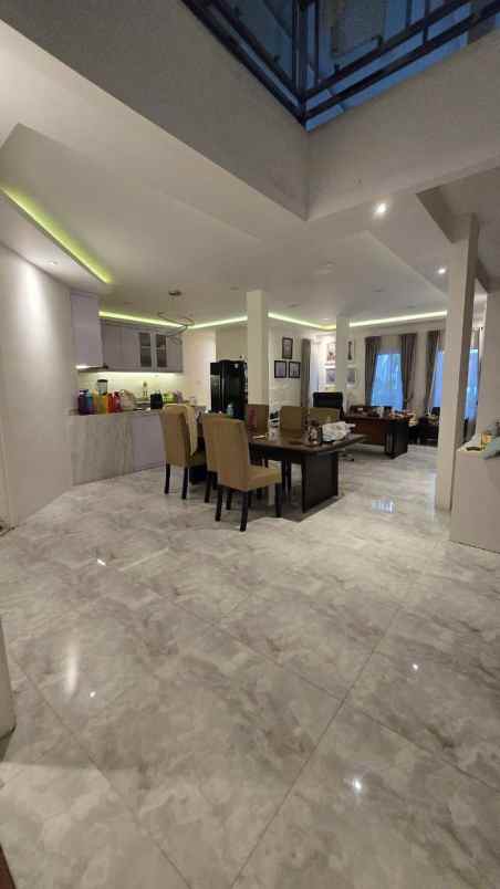 dijual rumah simpang darmo permai