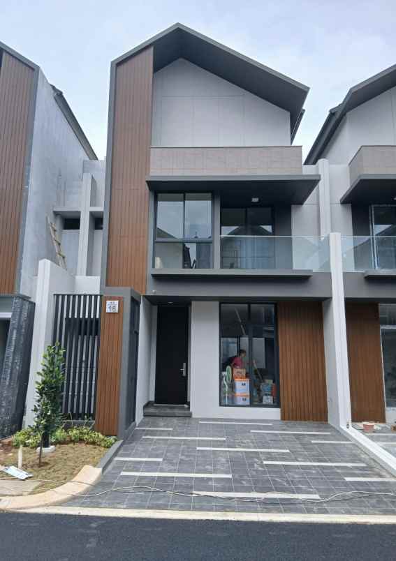 dijual rumah summarecon crown gading