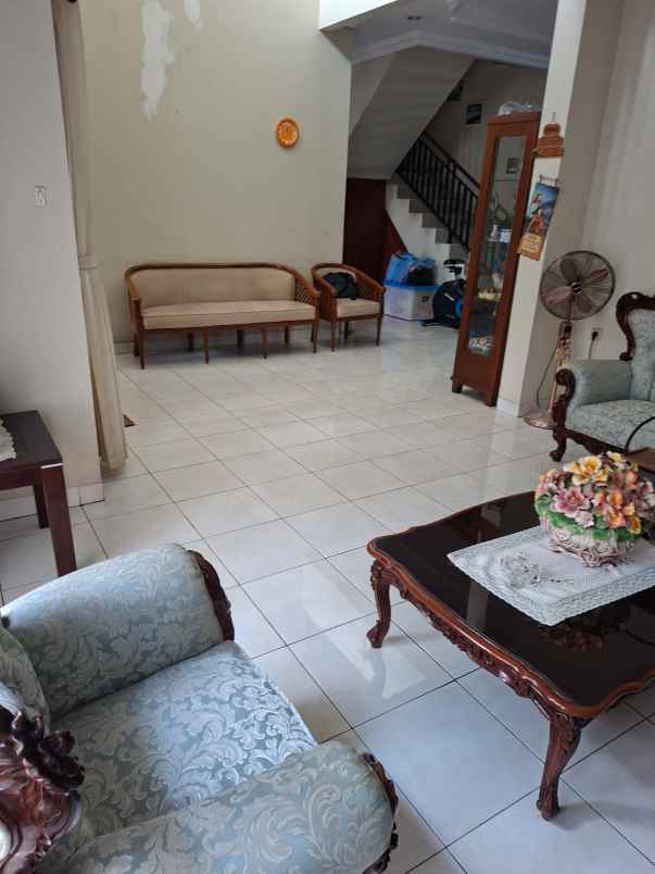 dijual rumah taman galaxy