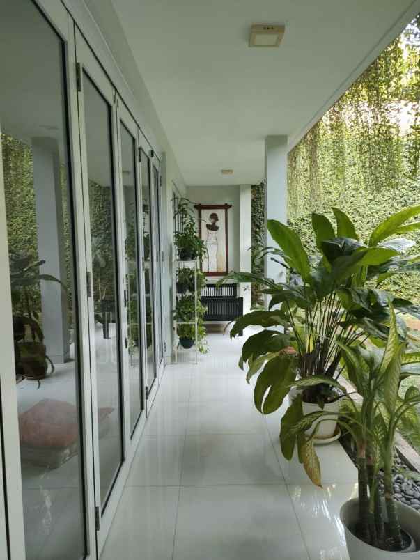 dijual rumah taman meruya ilir