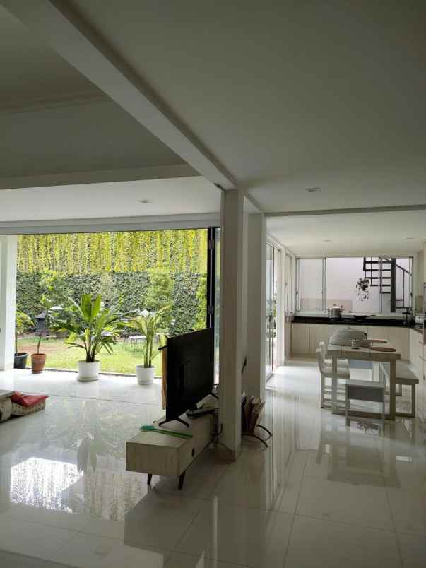 dijual rumah taman meruya ilir