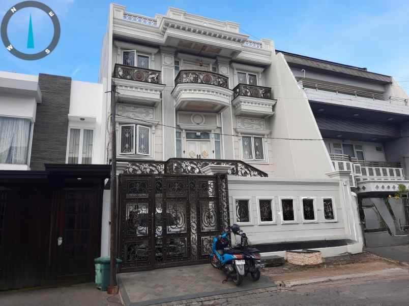 dijual rumah taman palem lestari