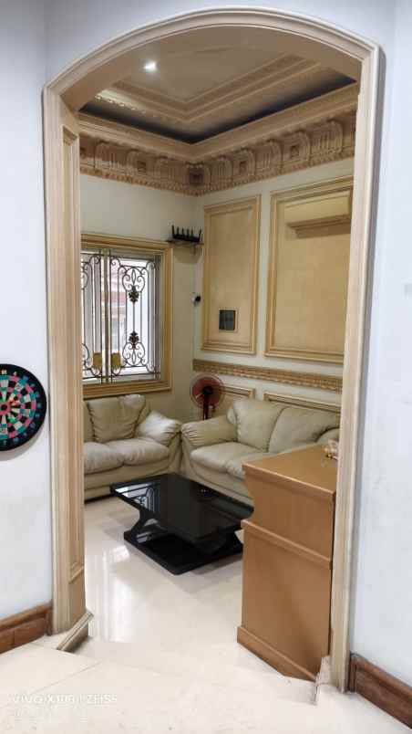 dijual rumah taman palem lestari