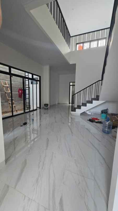 dijual rumah taman villa meruya