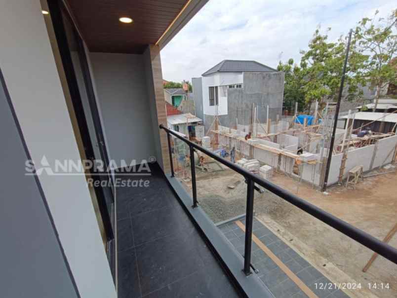 dijual rumah tangkapan jaya pancoran