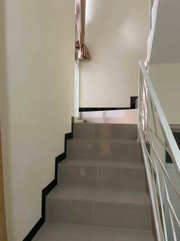 dijual rumah tasikmadu