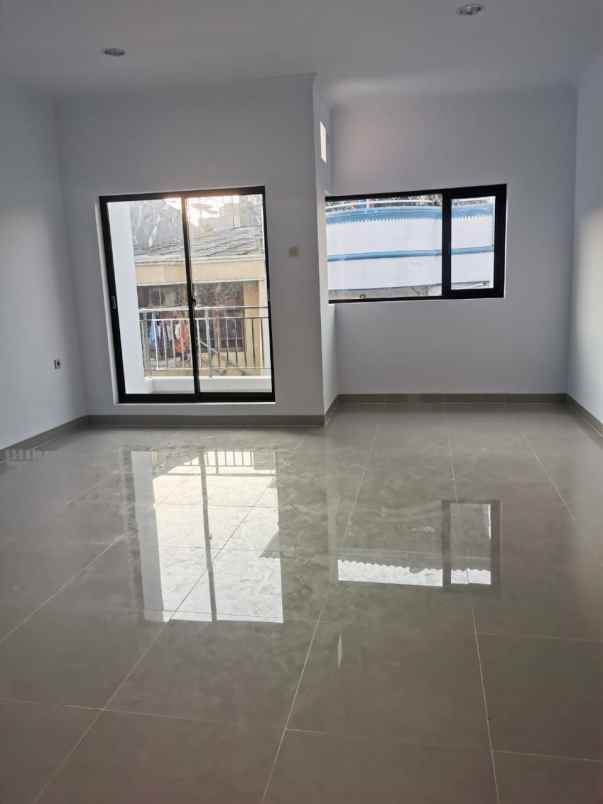 dijual rumah teluk gong jakut hadap utara shm