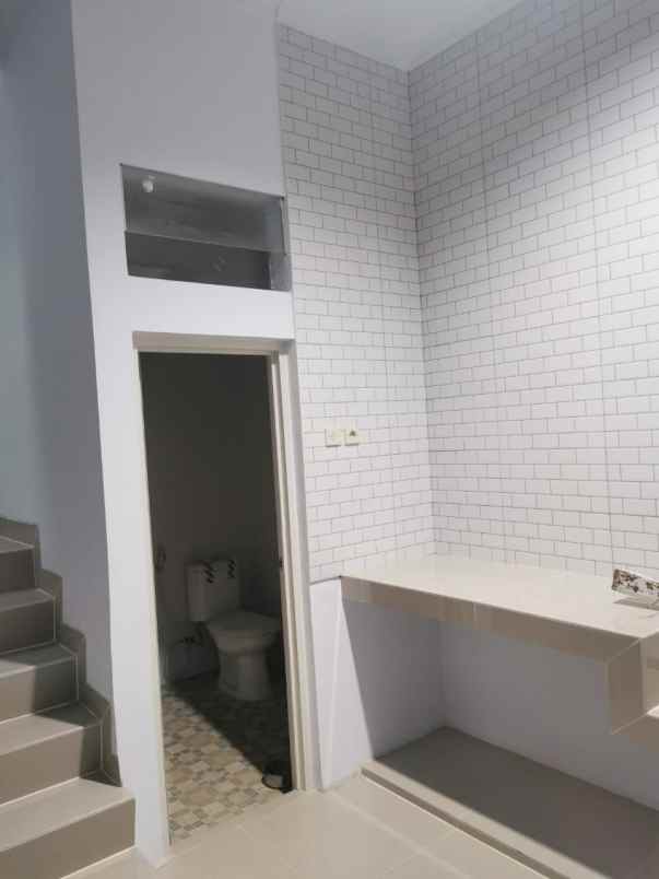 dijual rumah teluk gong jakut hadap utara shm