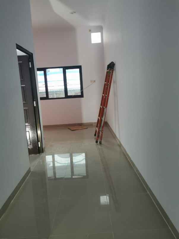 dijual rumah teluk gong jakut hadap utara shm