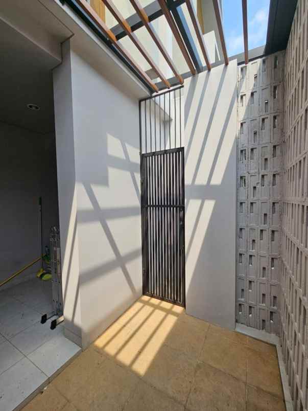 dijual rumah the mahogany residence