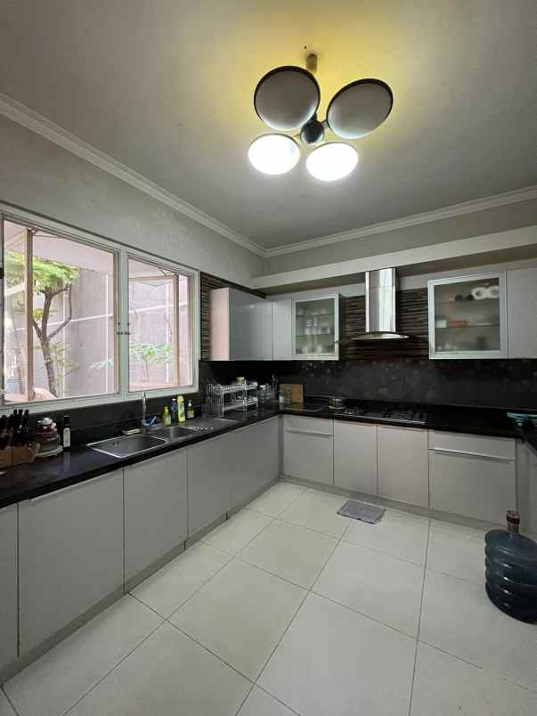 dijual rumah villa grand sungkono