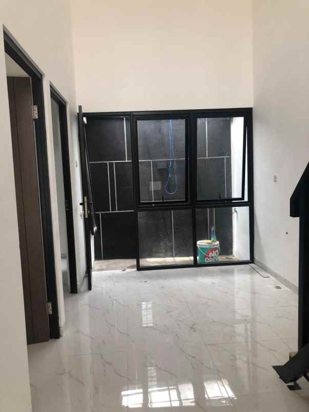 dijual rumah wisma tirta agung