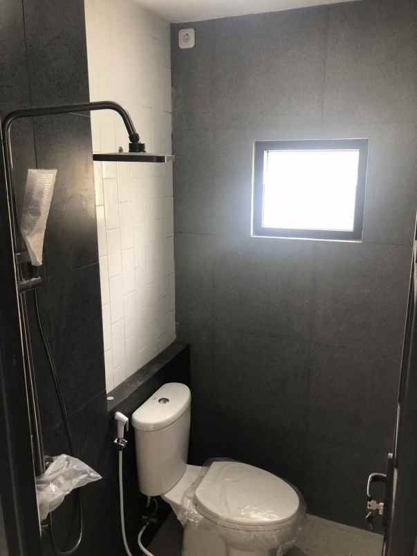 dijual rumah wisma tirta agung