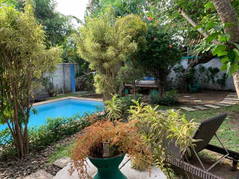 dijual villa jl ngadinegaran