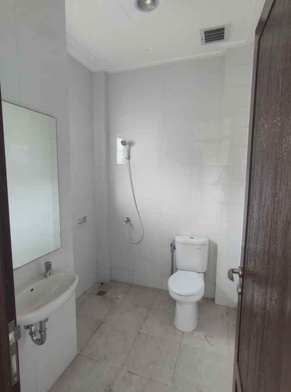 disewakan ruko mega kuningan pik2 tiga lantai